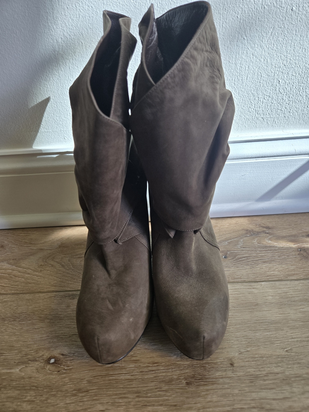Vera Wang Lavender Label Brown Suede Mid-Calf Heeled Boots